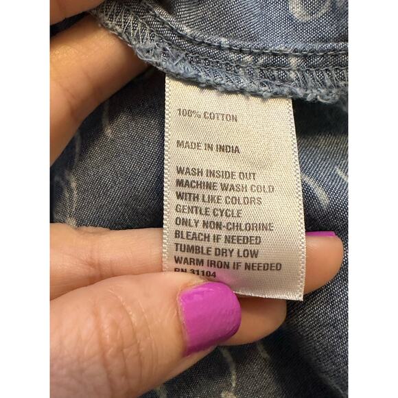 Kim Rogers blue chambray bow ribbon print button shirt size small - Picture 4 of 7